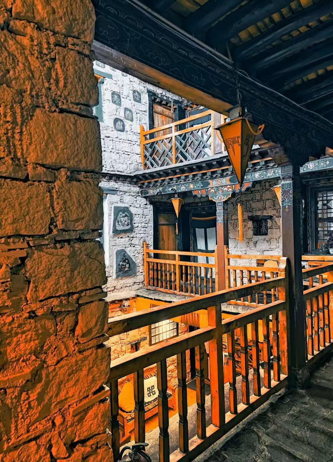 Shambhala Palace Hotel Lhasa Exterior foto